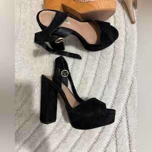 SOLD ON CROSSPOST Steve Madden suede platforms